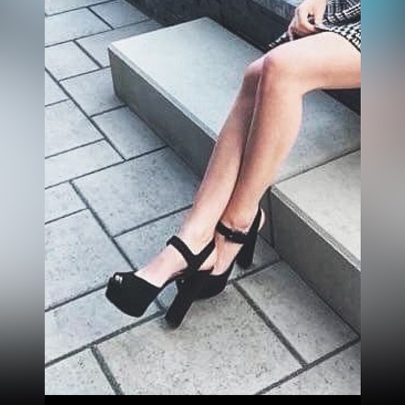 Michael Kors heels - Picture 2 of 5